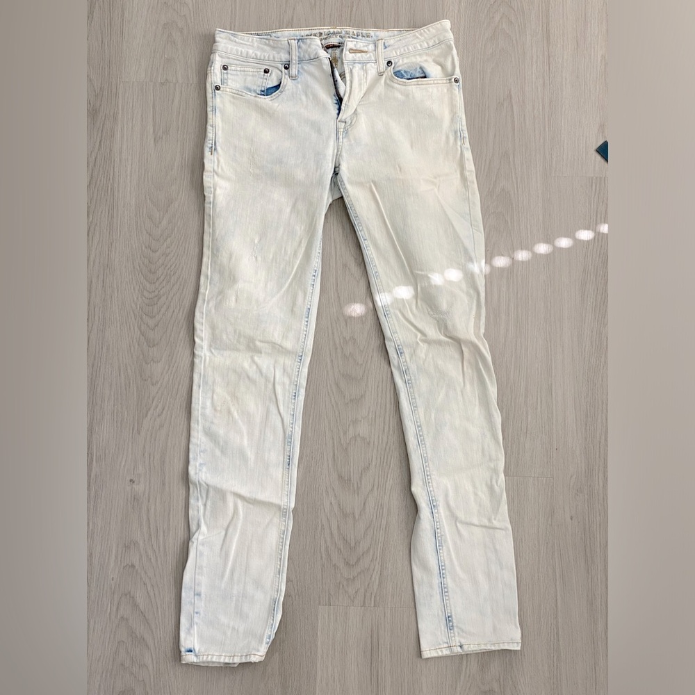 Bleach wash skinny jeans